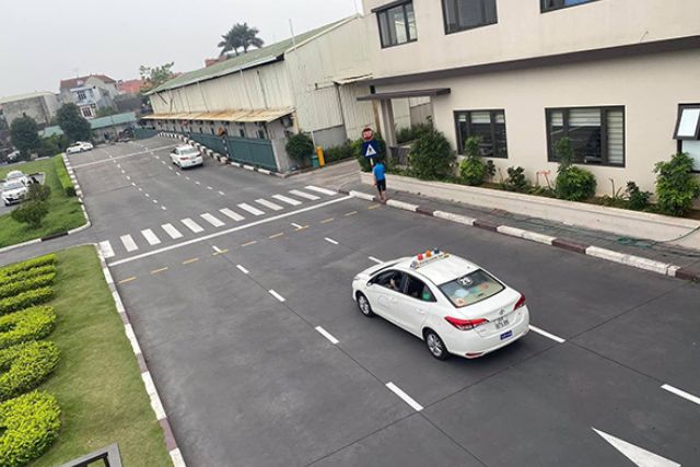 Việc thực hành lái xe được chú trọng nhằm giúp học viên làm quen và thành thạo các bài thi sát hạch