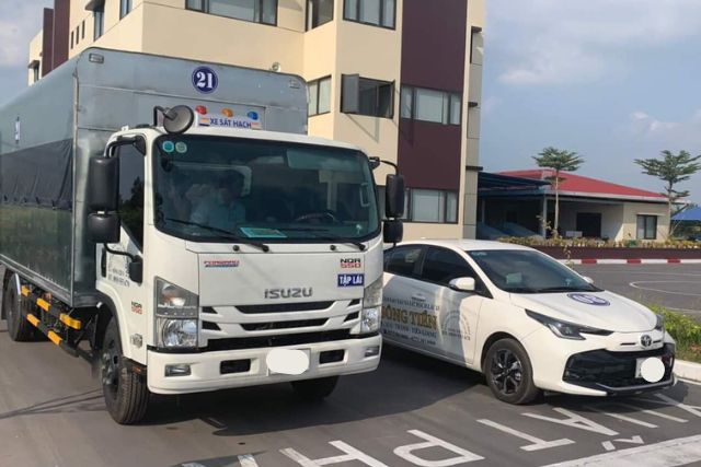 Việc nắm rõ lệ phí thi bằng lái xe C1 là cần thiết trước khi tham gia khóa học