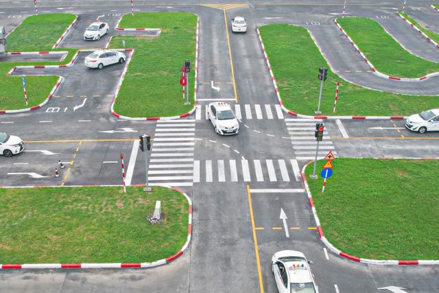 Tránh mất điểm bởi các lỗi cơ bản như vượt đèn đỏ hay quên xi nhan khi rẽ