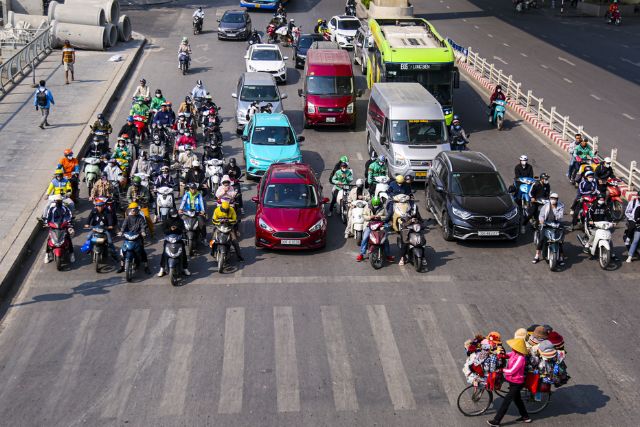 Cần giữ bình tĩnh khi xử lý tình huống bị còi thúc từ phía sau