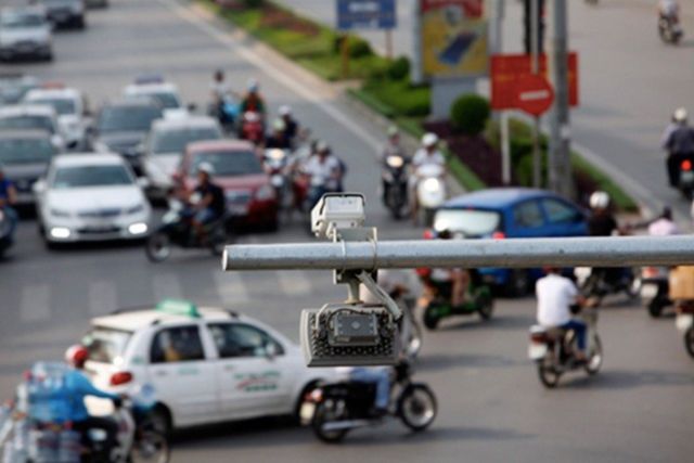 Khi qua ngã tư, hãy chú ý vì hệ thống phạt nguội hiện đã được lắp đặt rộng rãi