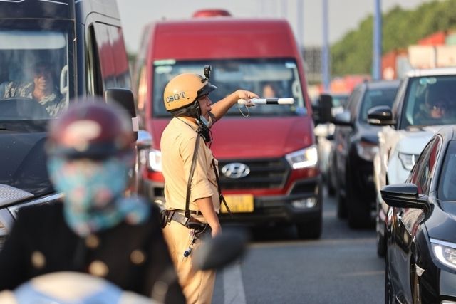 Đảm bảo an toàn khi tham gia giao thông và lập lại trật tự đô thị
