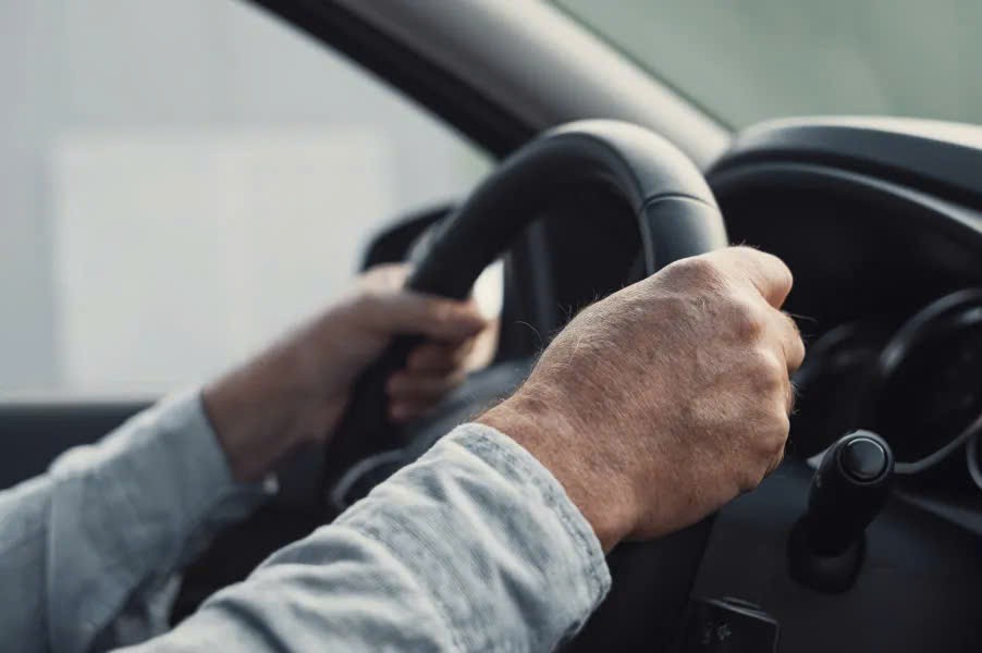 Người lớn tuổi hoàn toàn có thể đăng ký học lái xe ô tô nếu đáp ứng đủ điều kiện