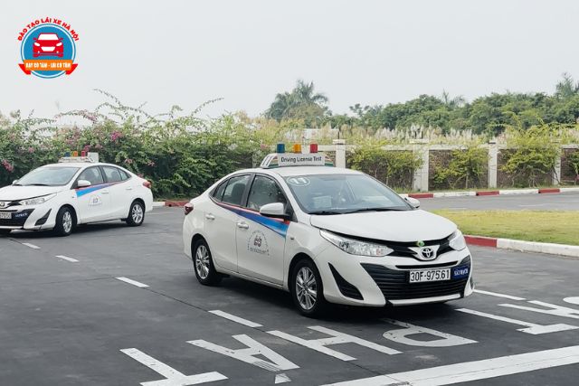 Chuẩn bị tư thế lái và làm quen xe trước khi chạy