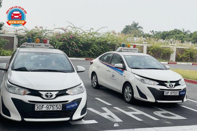 Thắt dây an toàn và chỉnh gương đúng tầm mắt trước khi khởi hành
