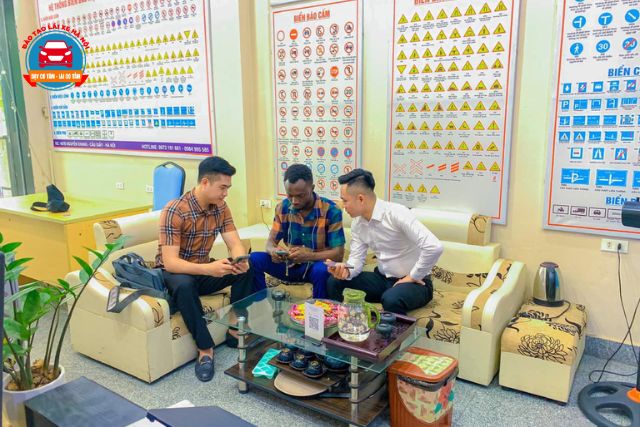 Đội ngũ tư vấn viên túc trực 24/7, cam kết hỗ trợ học viên một cách tận tình và hiệu quả nhất