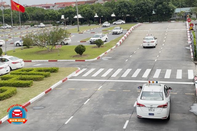 Phần thi sát hạch GPLX thường được xem là thử thách khó khăn với nhiều thí sinh