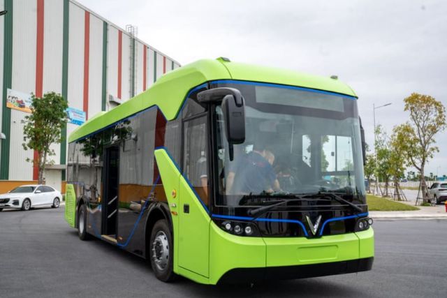 Bằng E có thể lái được xe khách và xe tải cỡ lớn